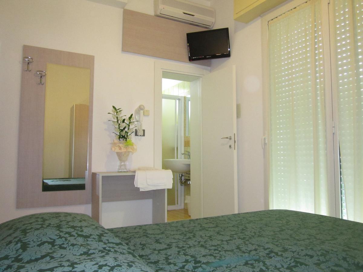 Hotel Andrea'S ริมินี ภายนอก รูปภาพ