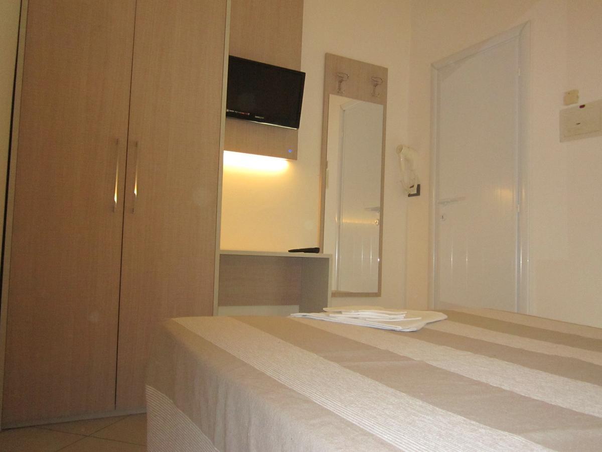 Hotel Andrea'S ริมินี ภายนอก รูปภาพ
