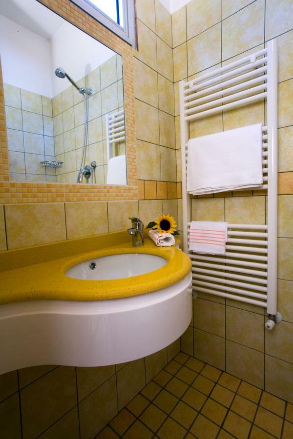 Hotel Andrea'S ริมินี ภายนอก รูปภาพ