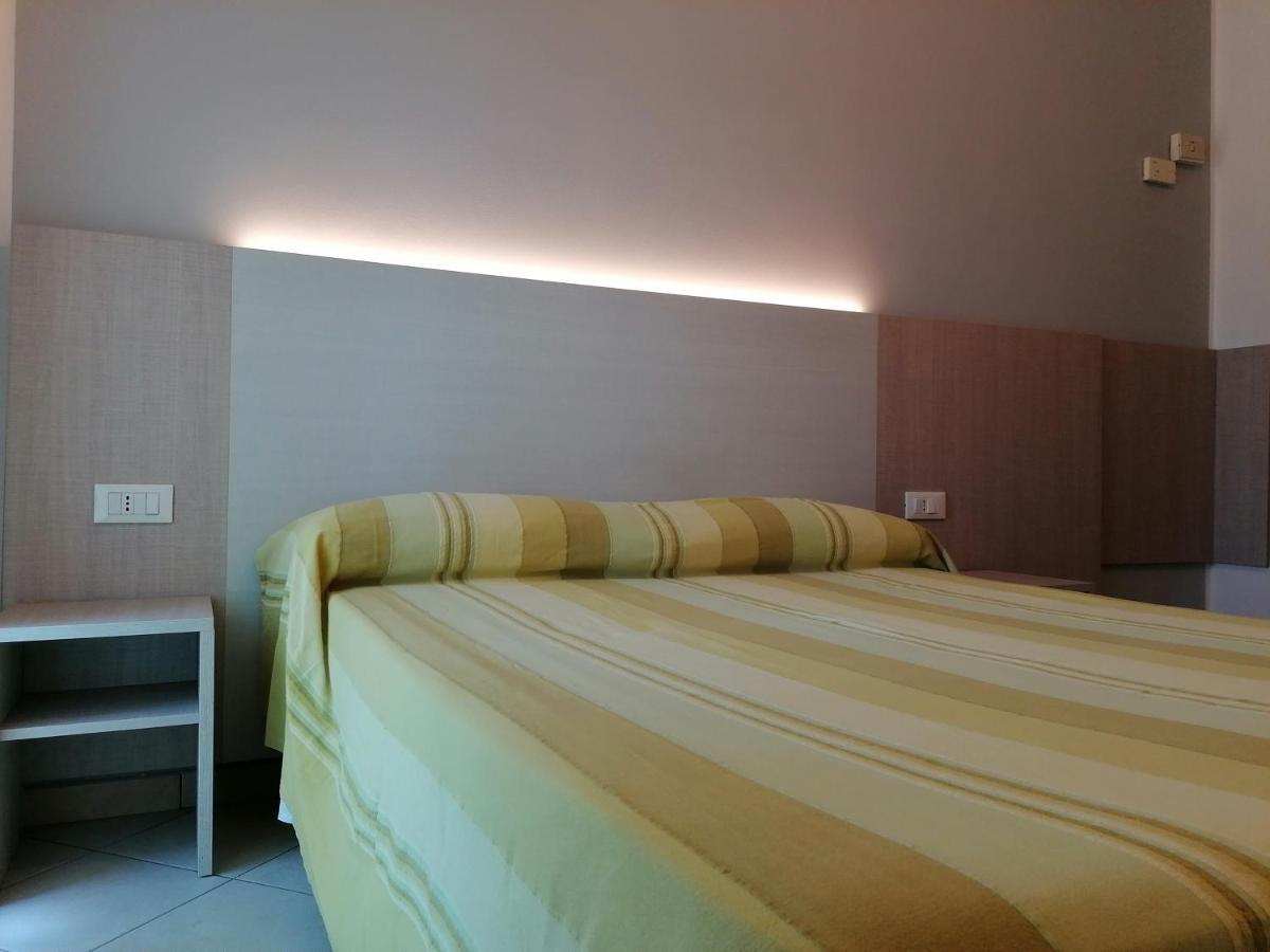 Hotel Andrea'S ริมินี ภายนอก รูปภาพ